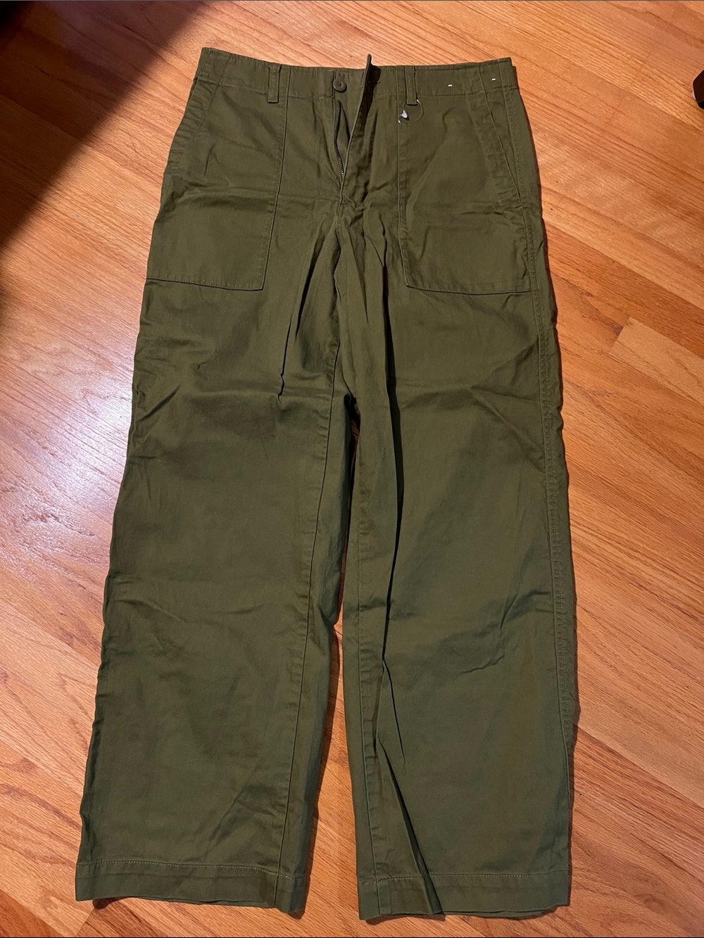 Brand new women’s size 8 Uniqlo chinos